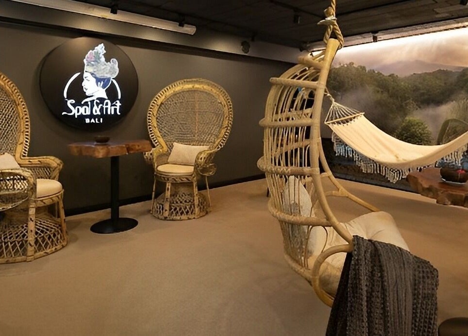 Luksusowe fotele i hamak w Spa & Art Bali Tarasy, Kołobrzeg, Województwo Zachodniopomorskie, PL.