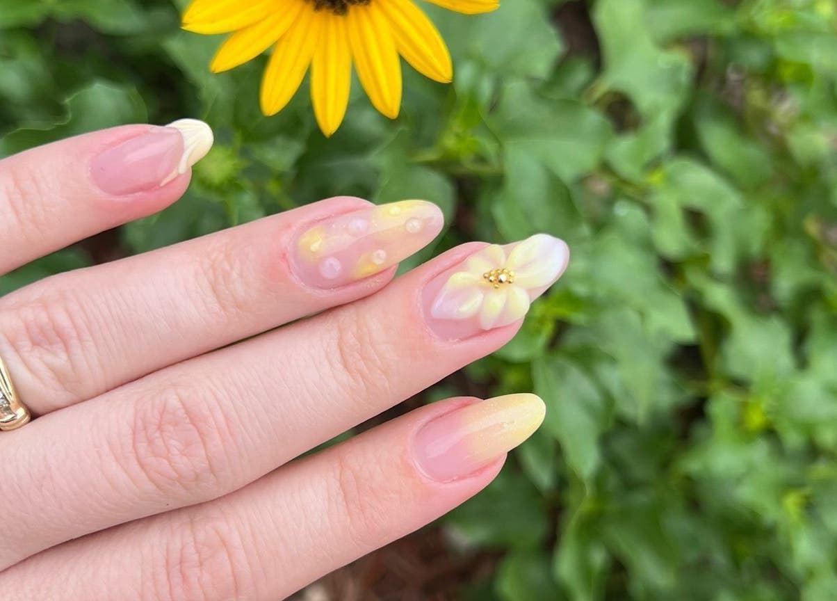 Arte de uñas floral elegante en Lismynails Salon & Spa, Plantation, Florida, US.