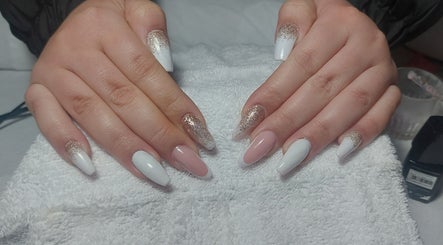 Lorenza Diamond Nails kép 2