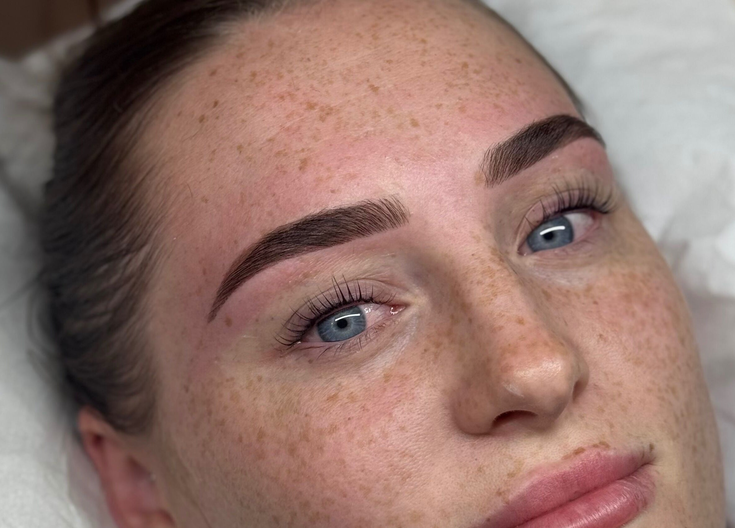 Flawlessly shaped eyebrows at Daisy Lee Lashes and Brows, Bingley, England, GB. Professional styling and care.