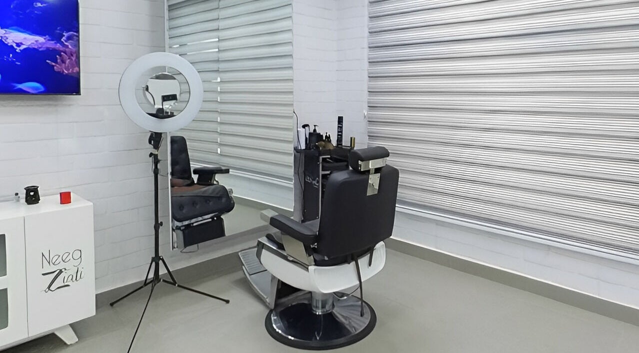 غرفة مجهزة في صالون Neeg Ziati في تطوان، طنجة تطوان الحسيمة، المغرب.