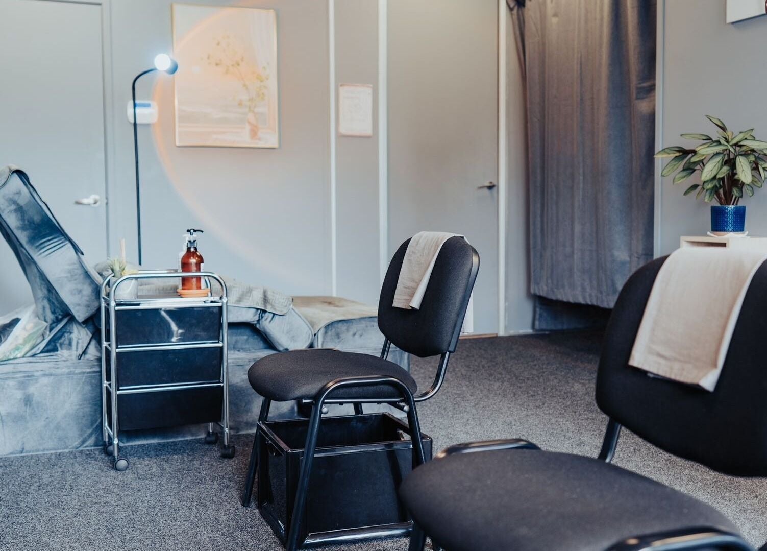 Inviting massage room at JM's Massage in Auckland, Auckland, NZ, featuring cozy seating and calm decor.