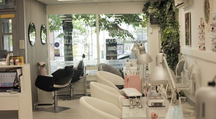 Born To Shine Beauty Salon
