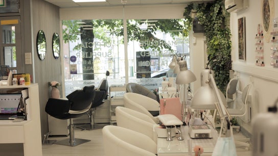 Born To Shine Beauty Salon