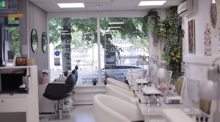 Born To Shine Beauty Salon
