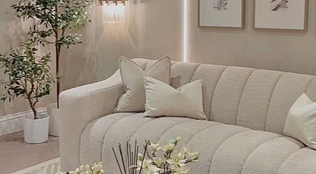 Elegant lounge at Beauty Bar By Hattie in Wallingford, England, GB with plush seating and serene decor.