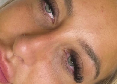 Close-up of eyelash extension at Charli Louise Beauty, Oldland Common, England, GB.