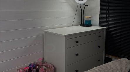 Grays Hair & Beauty image 2