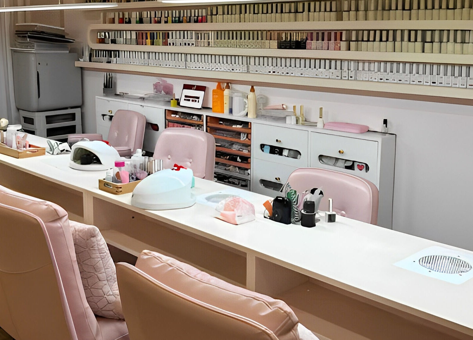 JU Spa nail studio with pink chairs and nail polish racks in Thành Phố Hồ Chí Minh, VN.