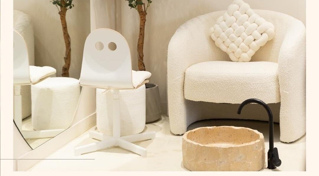 Elegant waiting area at Rare Beauty Saloon, Ajman, AE featuring cozy chairs and modern decor.