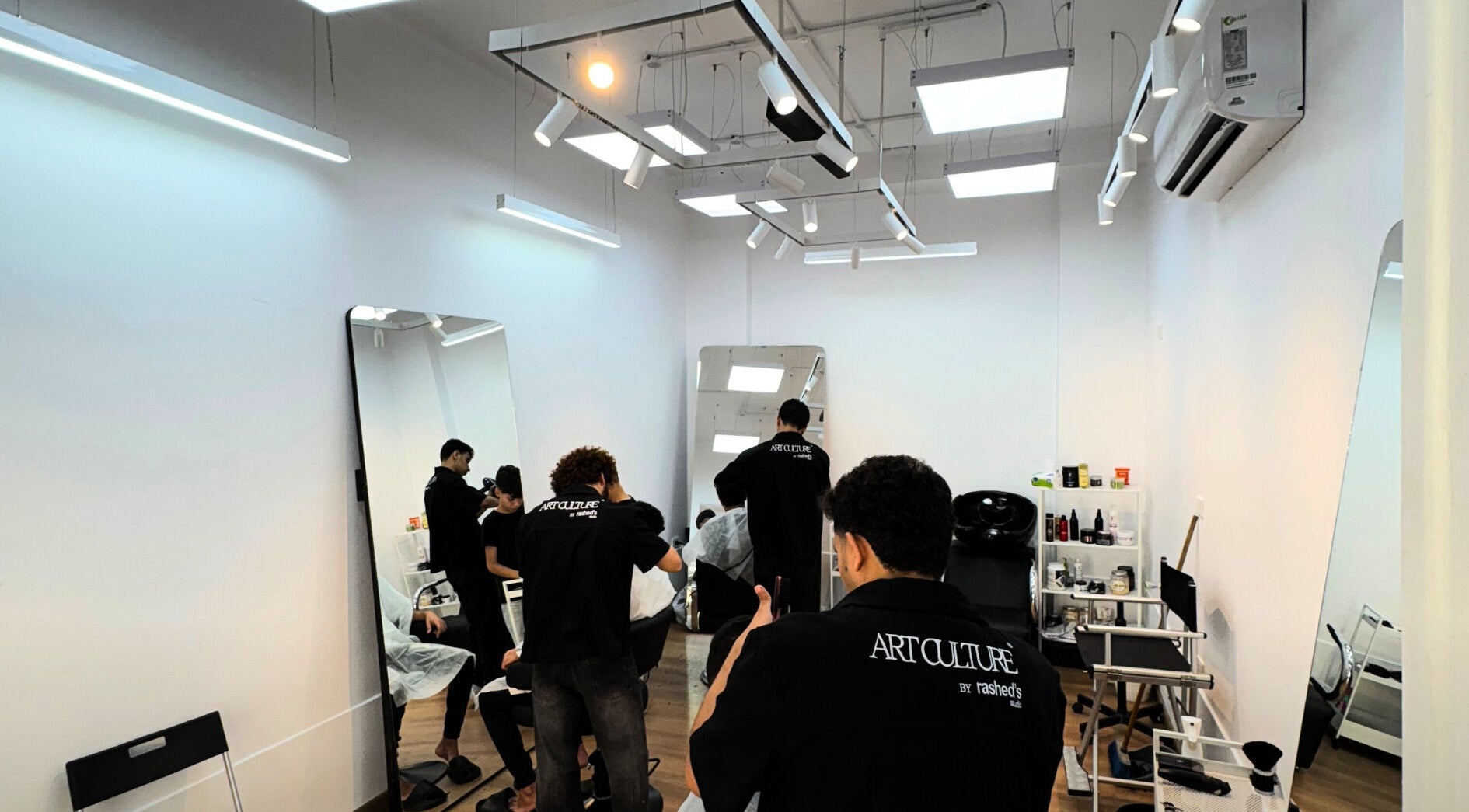 تصفيف الشعر في رائد جماليات ريكين بأجواء هادئة في Rashed's Studio بمحافظة الإسماعيلية، محافظة الإسماعيلية، EG.