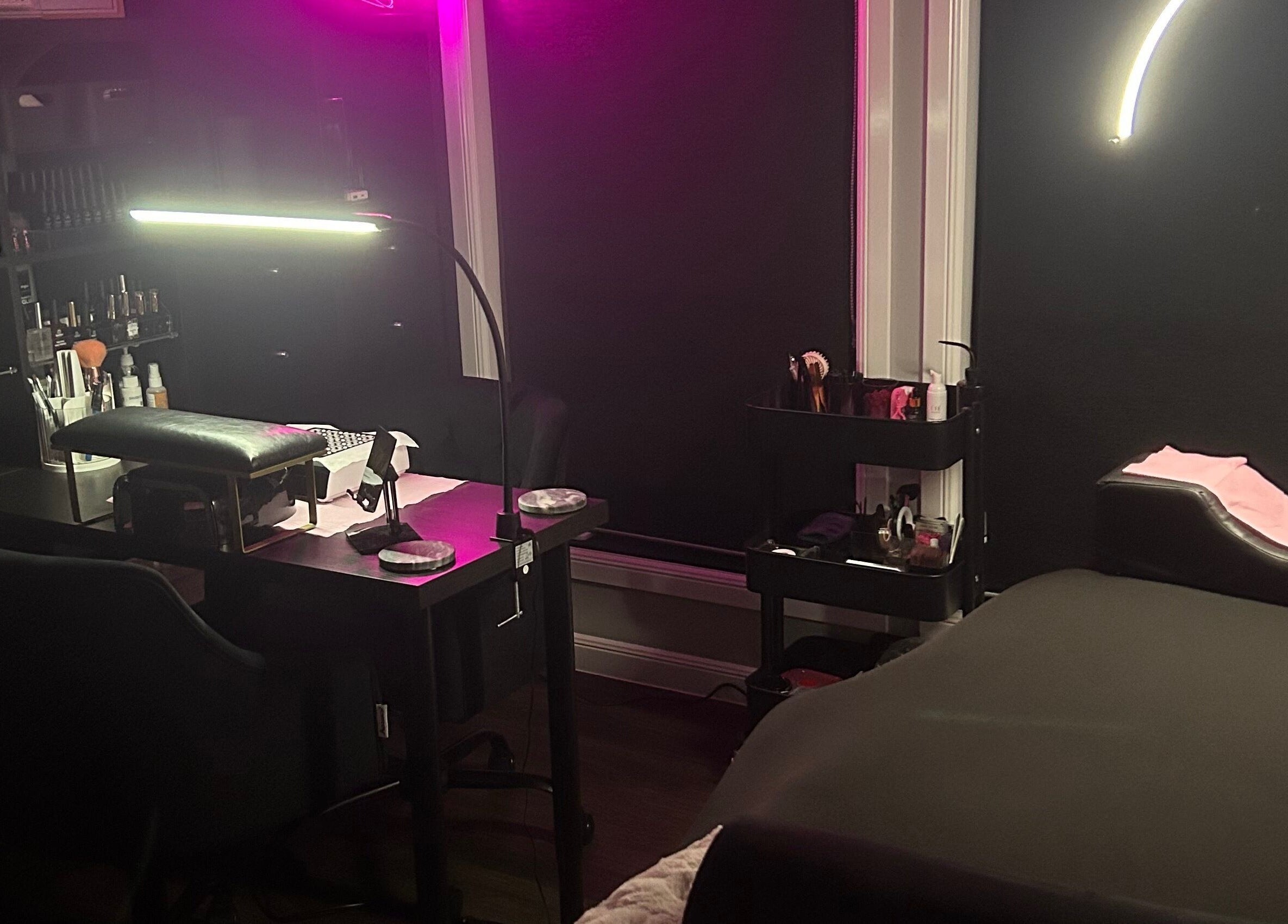 Chloee’s Lash and Brow Bar, cozy beauty station in Woolmar, Queensland, AU with dim pink lighting.