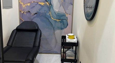 Tranquil treatment room at Beige Beauty Center in Sharjah, Sharjah, AE, featuring a black therapy chair.