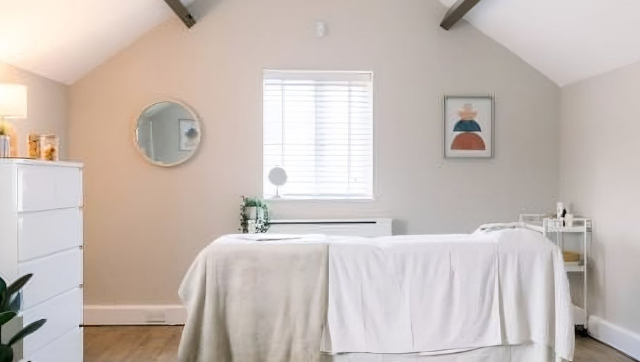 Relaxing therapy room at Birch Barn Therapies, Castlethorpe, England, GB with soft linens and calming decor.