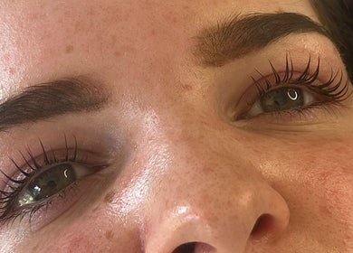 Close-up of lash lift at Izzy’s Beauty Room, Gloucester, England, GB, highlighting elegant eyelash curl.