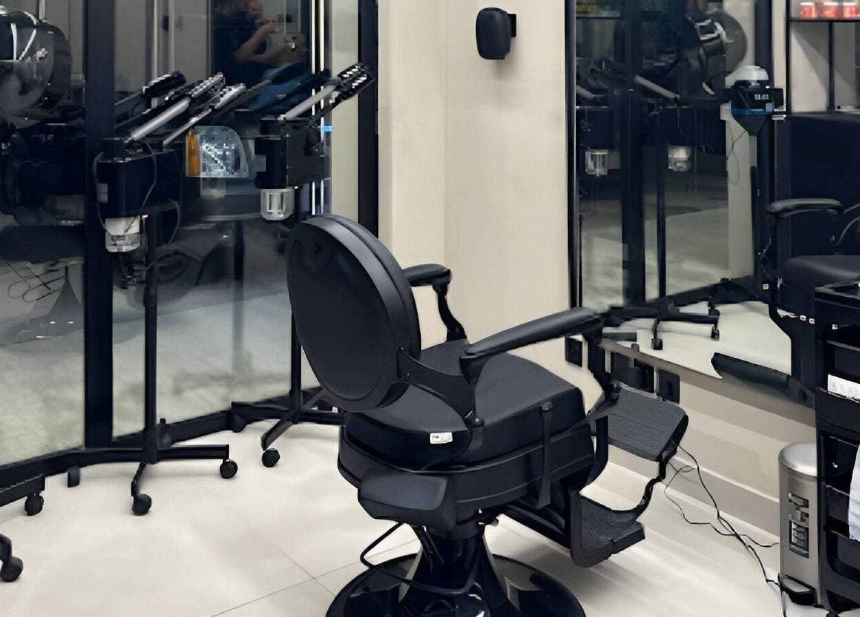 Modern salon setup at Edge 90 - حافه ٩٠ المنار, Riyadh, Riyadh Province, SA, featuring styling chair and tools.