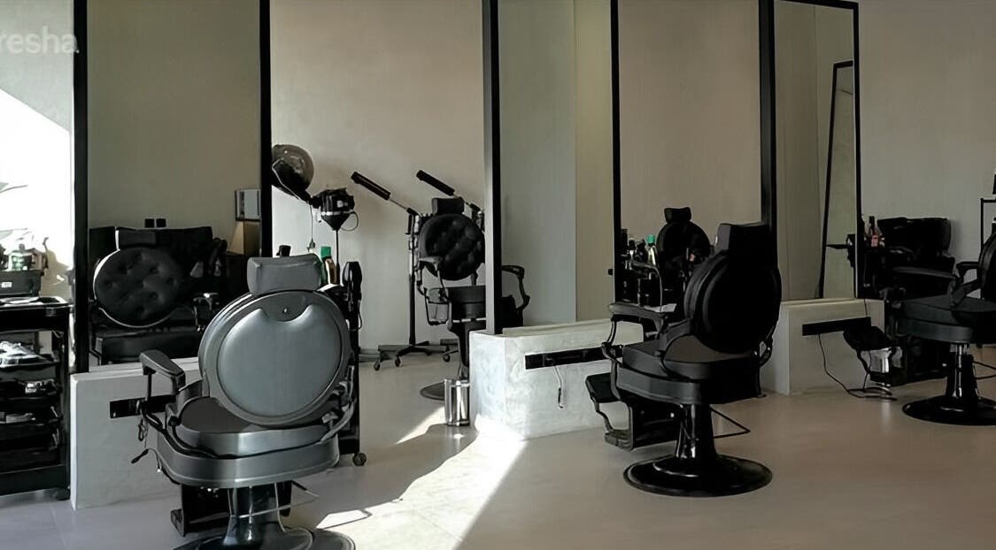 Modern salon with styling chairs at Edge 90 - حافه ٩٠ التعاون in Riyadh, Riyadh Province, SA.