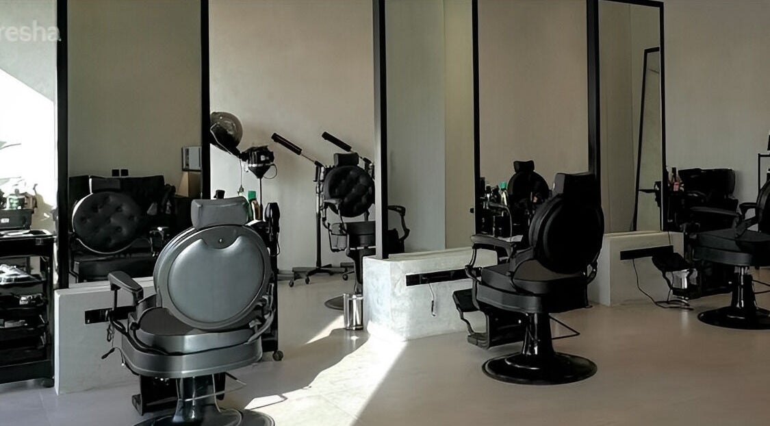 Modern salon with styling chairs at Edge 90 - حافه ٩٠ التعاون in Riyadh, Riyadh Province, SA.