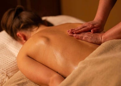 Relaxing massage at Spa Sanctuary at Manor House Country Hotel in Enniskillen, Northern Ireland, GB.