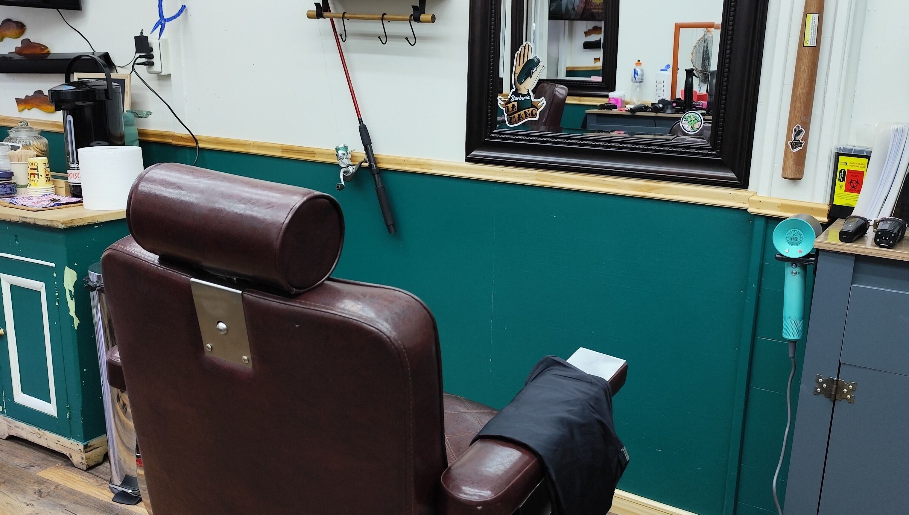 Silla de barbería en José Perdomo Barbero Concepto, Puerto Montt, Los Lagos, CL. Ambiente elegante y acogedor.