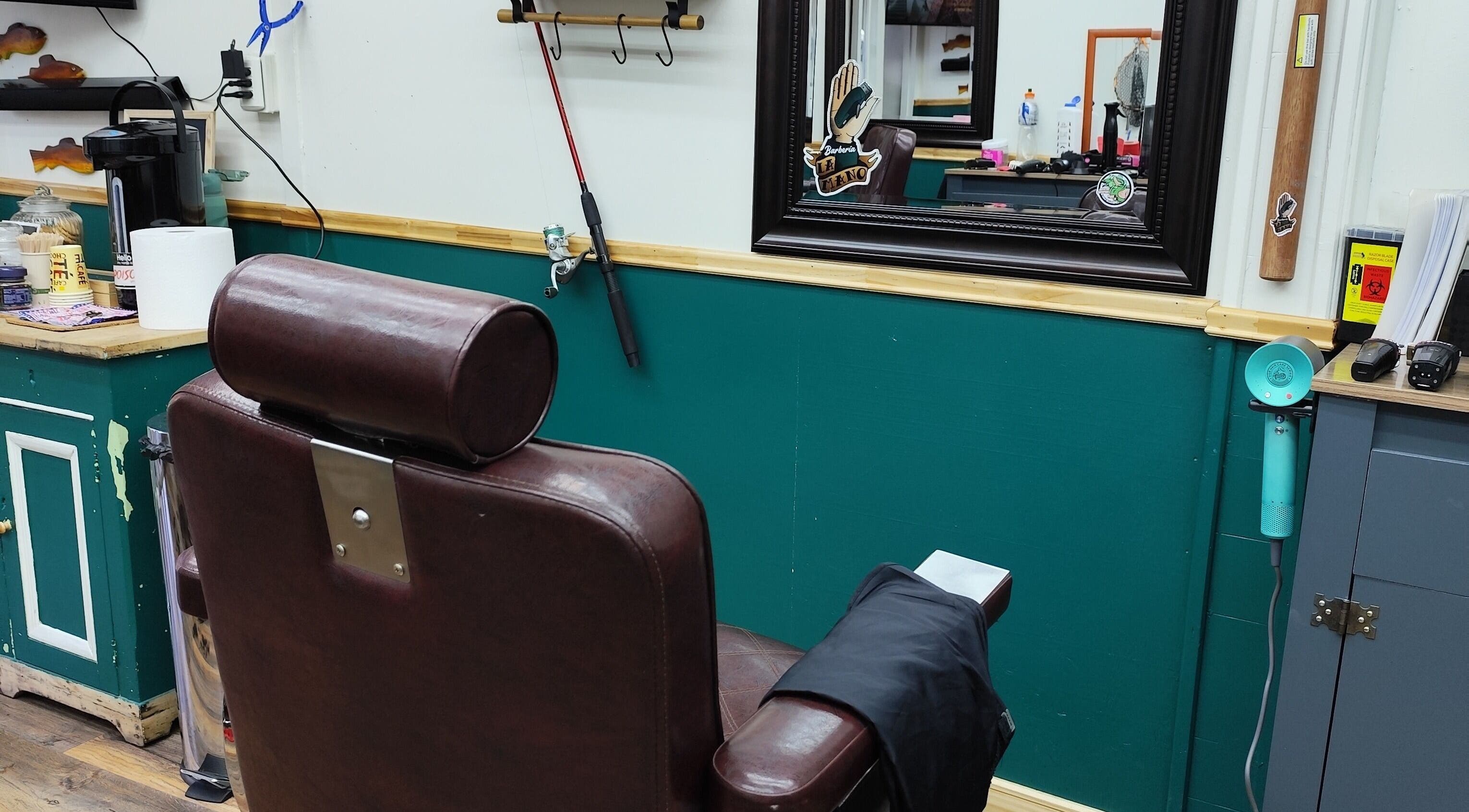 Silla de barbería en José Perdomo Barbero Concepto, Puerto Montt, Los Lagos, CL. Ambiente elegante y acogedor.