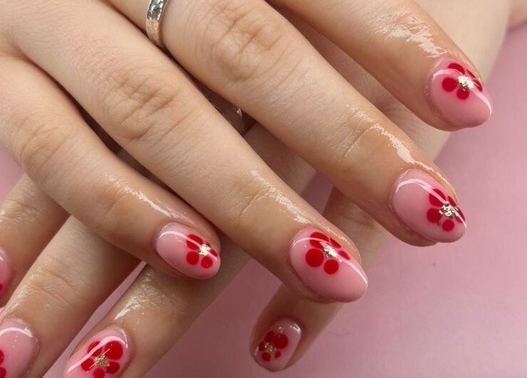 Floral nail art design at Glambox, Norwich, England, GB. Perfect for beauty seekers.