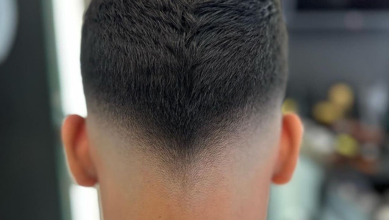 Stilig hårklipp med fade på NAJIBBR i Stavanger, Rogaland, NO. Perfekt utførelse for moderne stil.