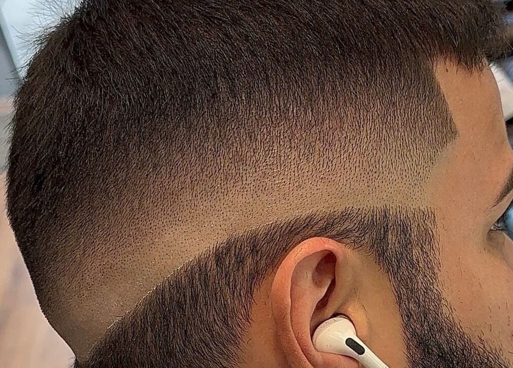 Stilfull herrklipp med fade hos NAJIBBR, Stavanger, Rogaland, NO.