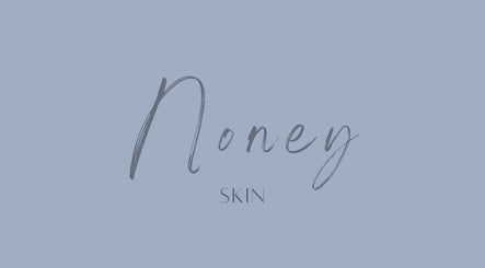 Noney Skin's elegant logo on a serene blue background in Glasgow, Scotland, GB.
