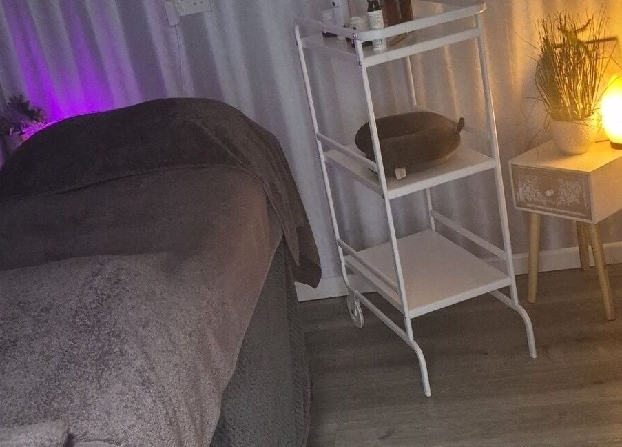 Relaxing therapy room at Holistic Healing Hands, Lurgan, Northern Ireland, GB with calming decor and warm lighting.