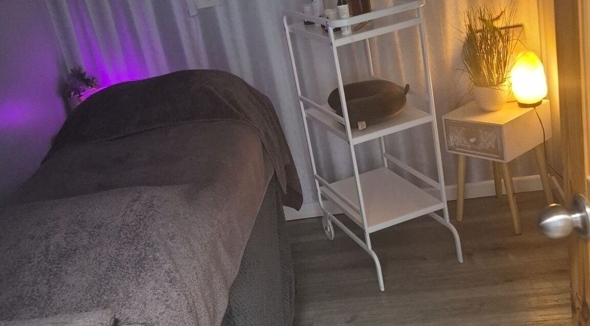 Relaxing therapy room at Holistic Healing Hands, Lurgan, Northern Ireland, GB with calming decor and warm lighting.