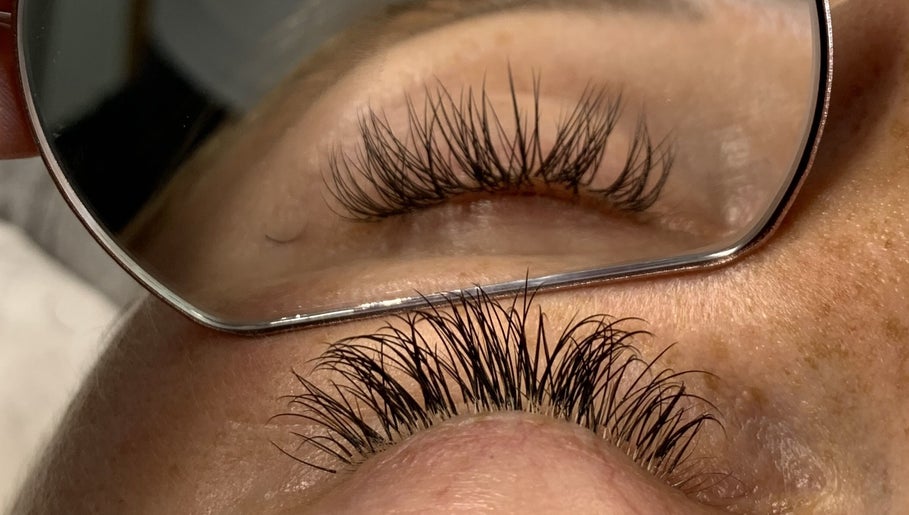 Queenvlashes Uk image 1