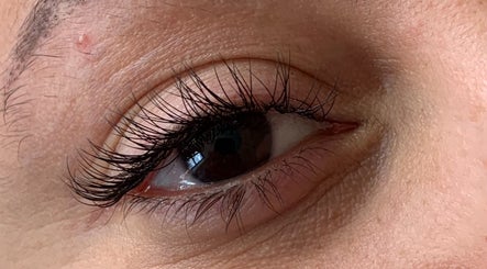 Queenvlashes Uk image 2