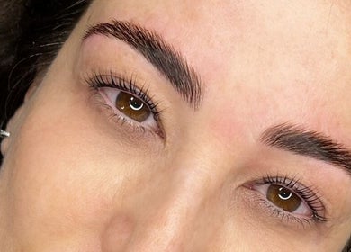 Eyebrow styling at Si Beauty Sydney in Balgowlah, New South Wales, AU. Highlighting expert brow shaping.