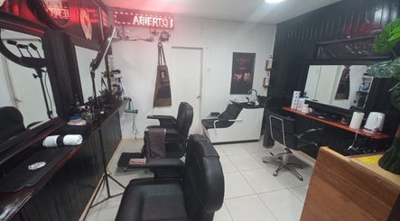 HEBREO BARBERÍA STUDIO image 2