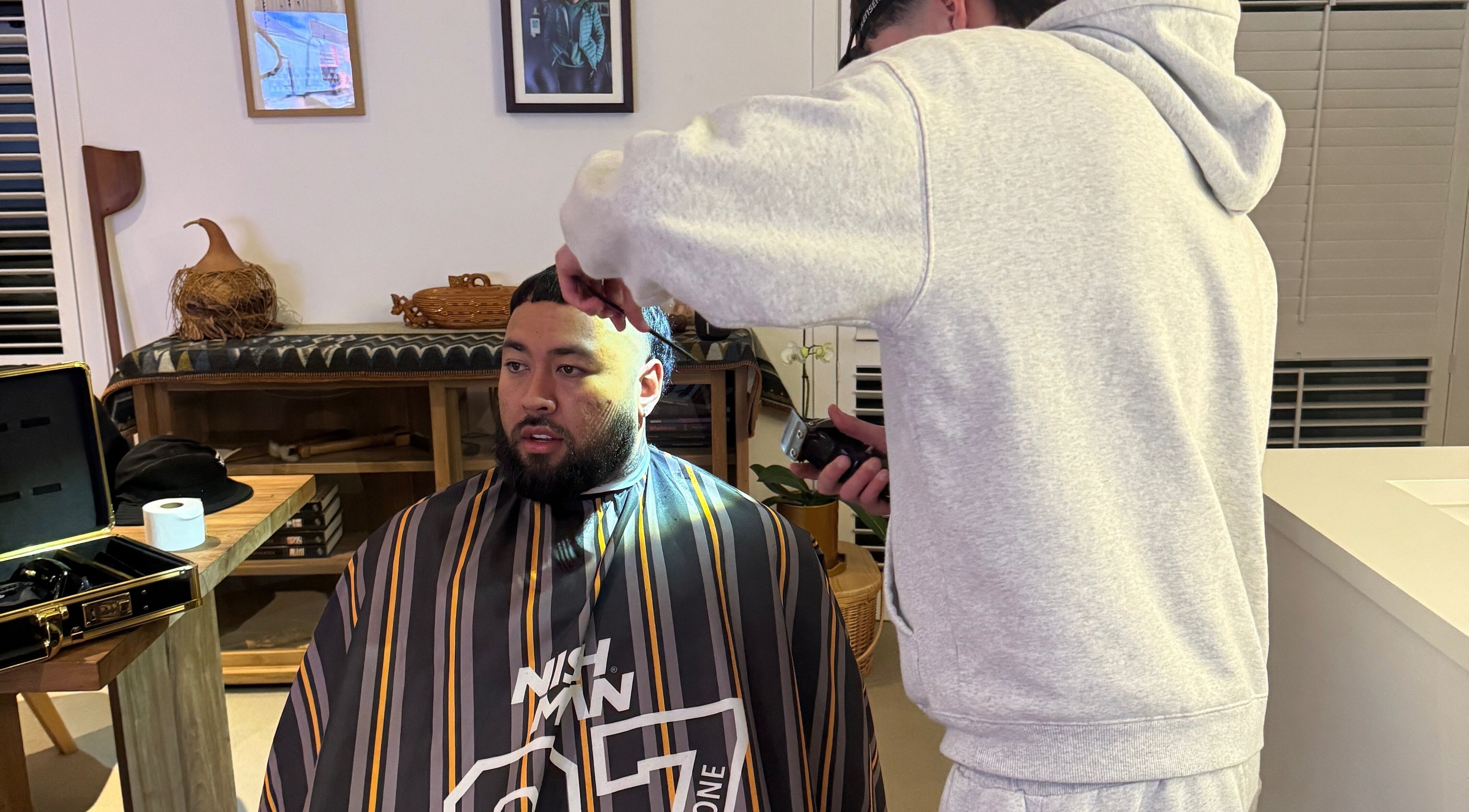 Barber styling a man's hair at FADEZ BY KYE, located in Tauranga, Mount Maunganui, NZ.