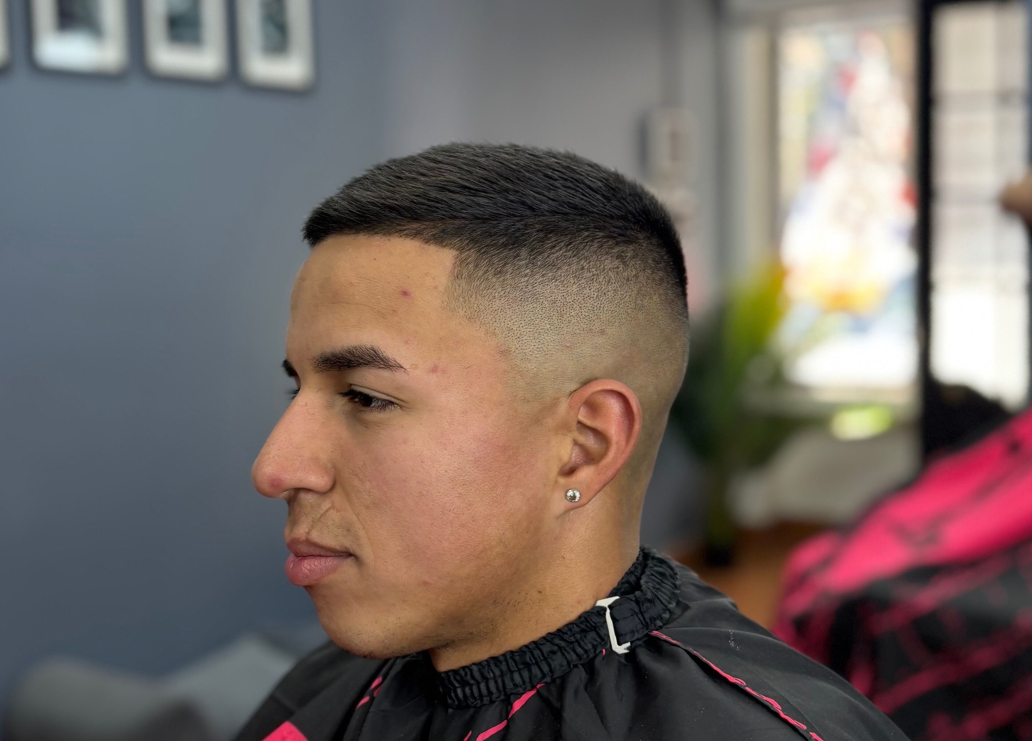 Cliente con corte fresco en Leo Barbershop, Talca, Maule, CL.