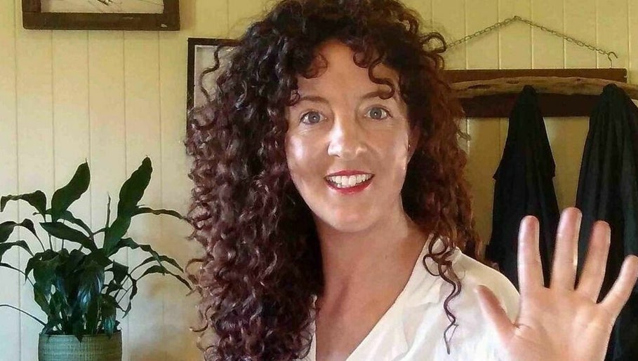 Curly Hair Specialist - Byron Bay afbeelding 1