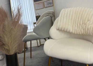 Comfortable lounge chairs with plush throw at Lash Eyelashes, Southampton, England, GB.