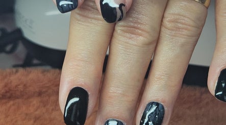 GG's Nail Art image 3