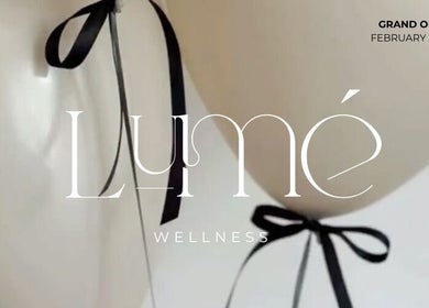 Grand opening decor of LUMÉ in Kralendijk, Bonaire, featuring elegant white balloons with black ribbons.