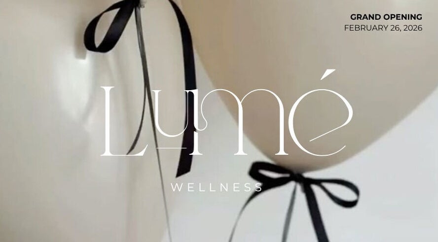 Grand opening decor of LUMÉ in Kralendijk, Bonaire, featuring elegant white balloons with black ribbons.