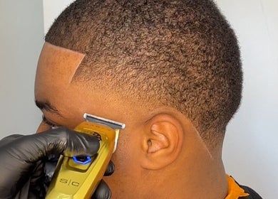 Expert barber using clippers at Drixblends (Canterbury) for precise haircut in Kent, England, GB.