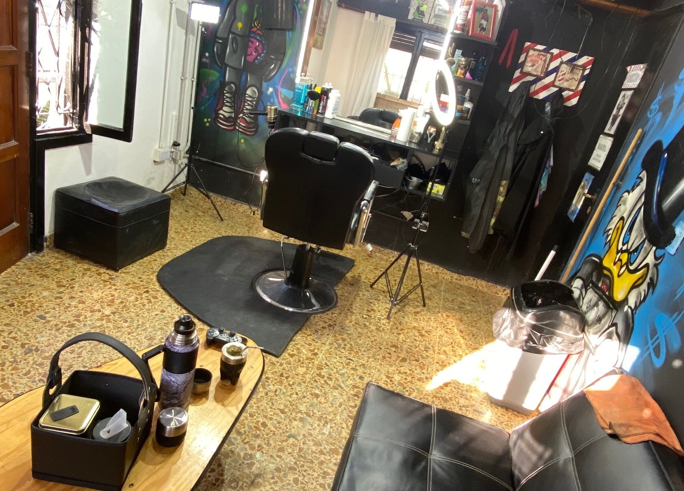 Interior del moderno salón Rottweilas en Villa José León Suárez, Provincia De Buenos Aires, AR, con decoraciones únicas.