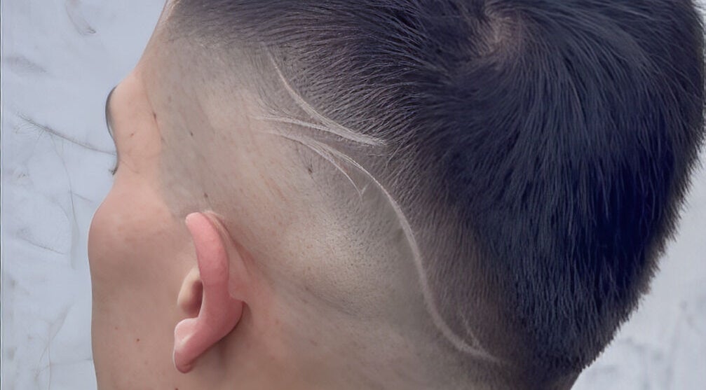 Corte de cabello moderno en Francos Barberia Ceja, La Ceja, Antioquia, CO. Diseño único y detallado.