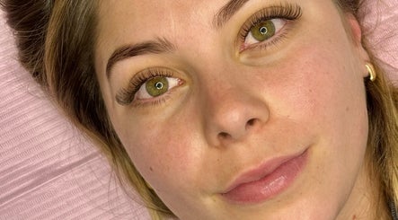 Glow Lash Studio – obraz 2