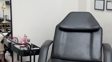 Silla estética profesional en Virtuosa, Providencia, Región Metropolitana, CL, lista para tratamientos.