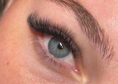 Close-up of eyelash extensions at Skinngleam Esthetics, Boca Raton, Florida, US for a natural look.