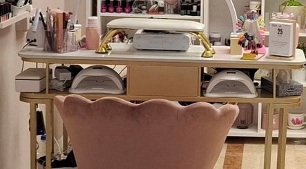 Postazione unghie elegante presso MR Nails&Beauty a Roma, Lazio, IT.