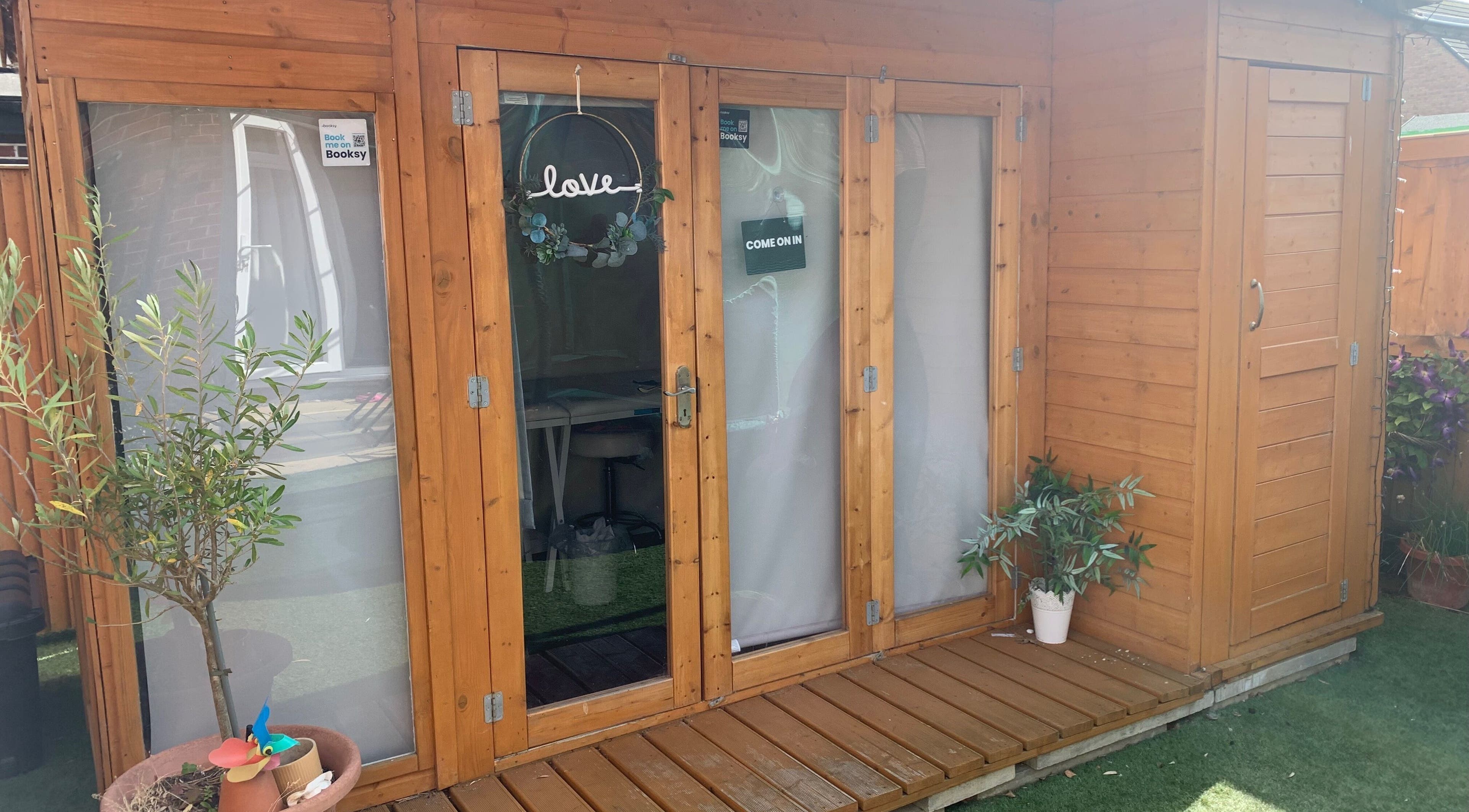 Exterior of Wax & Go AUCKLEY, cozy wooden cabin with a welcoming decor in Auckley, England, GB.